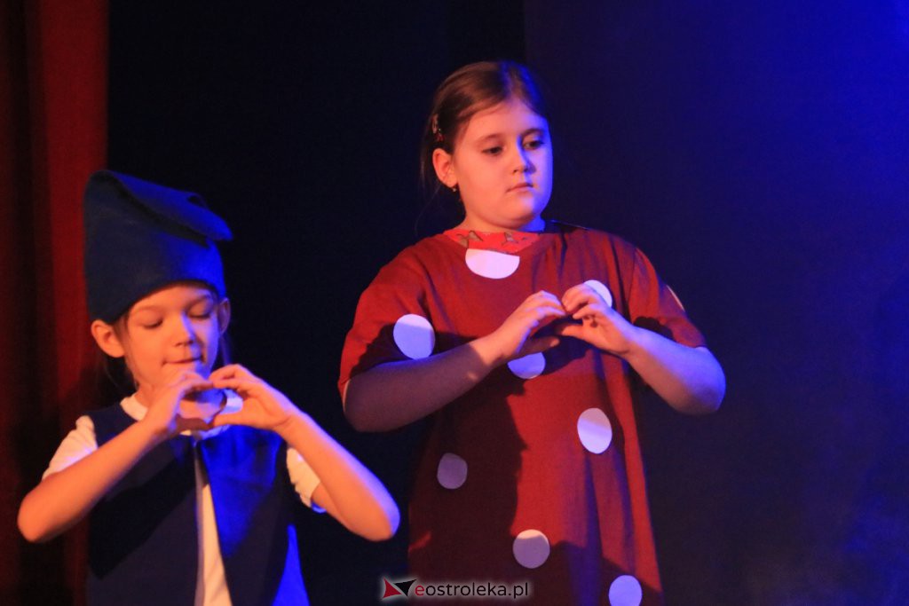Spektakle Dziecięcego Teatru Amatorskiego w Klubie Oczko [18.12.2021] - zdjęcie #27 - eOstroleka.pl