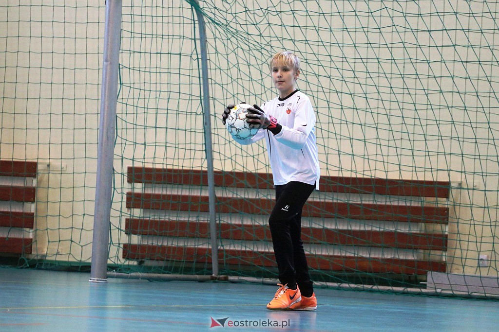 Otwarte Mistrzostwa Powiatu Ostrołęckiego w halowej piłce nożnej [18-19.12.2021] - zdjęcie #41 - eOstroleka.pl