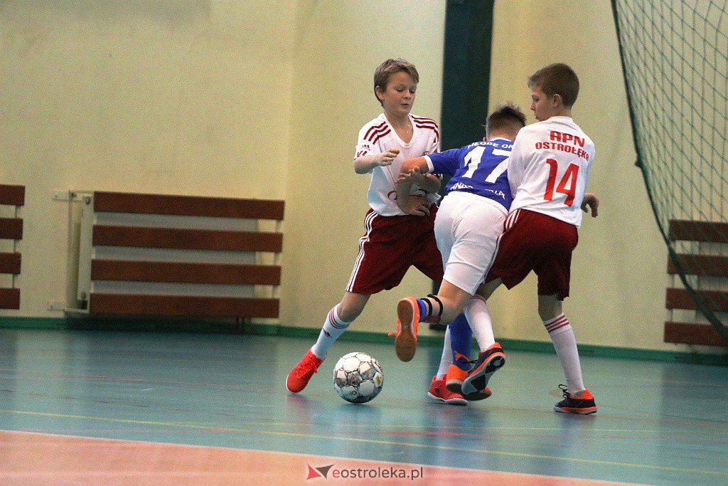 Otwarte Mistrzostwa Powiatu Ostrołęckiego w halowej piłce nożnej [18-19.12.2021] - zdjęcie #36 - eOstroleka.pl