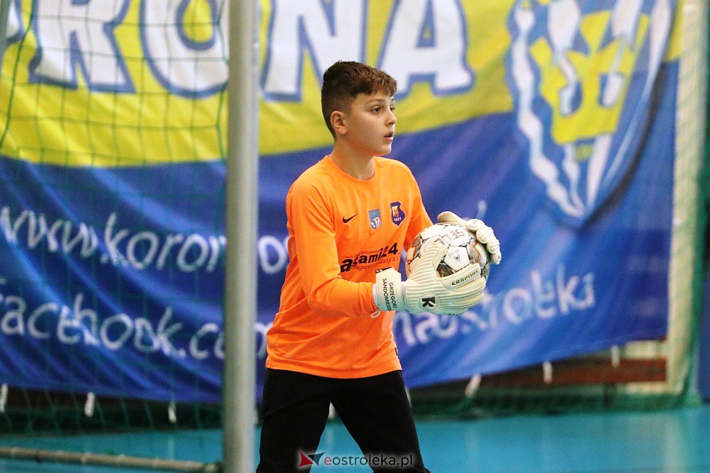 Otwarte Mistrzostwa Powiatu Ostrołęckiego w halowej piłce nożnej [18-19.12.2021] - zdjęcie #35 - eOstroleka.pl