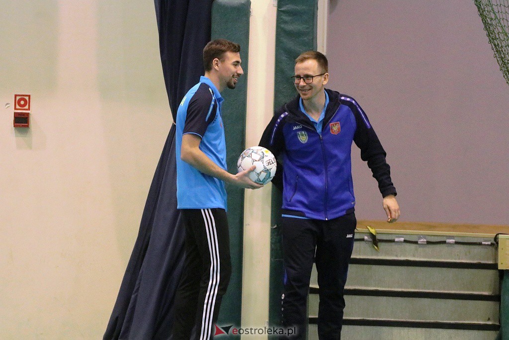 Otwarte Mistrzostwa Powiatu Ostrołęckiego w halowej piłce nożnej [18-19.12.2021] - zdjęcie #30 - eOstroleka.pl