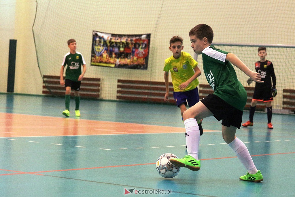 Otwarte Mistrzostwa Powiatu Ostrołęckiego w halowej piłce nożnej [18-19.12.2021] - zdjęcie #24 - eOstroleka.pl