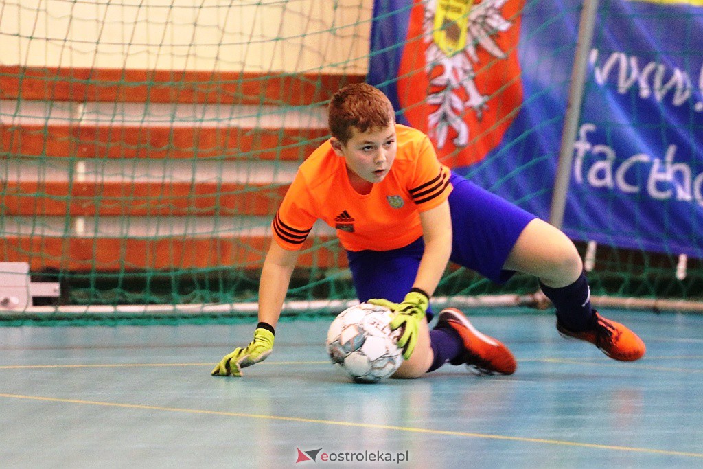 Otwarte Mistrzostwa Powiatu Ostrołęckiego w halowej piłce nożnej [18-19.12.2021] - zdjęcie #19 - eOstroleka.pl