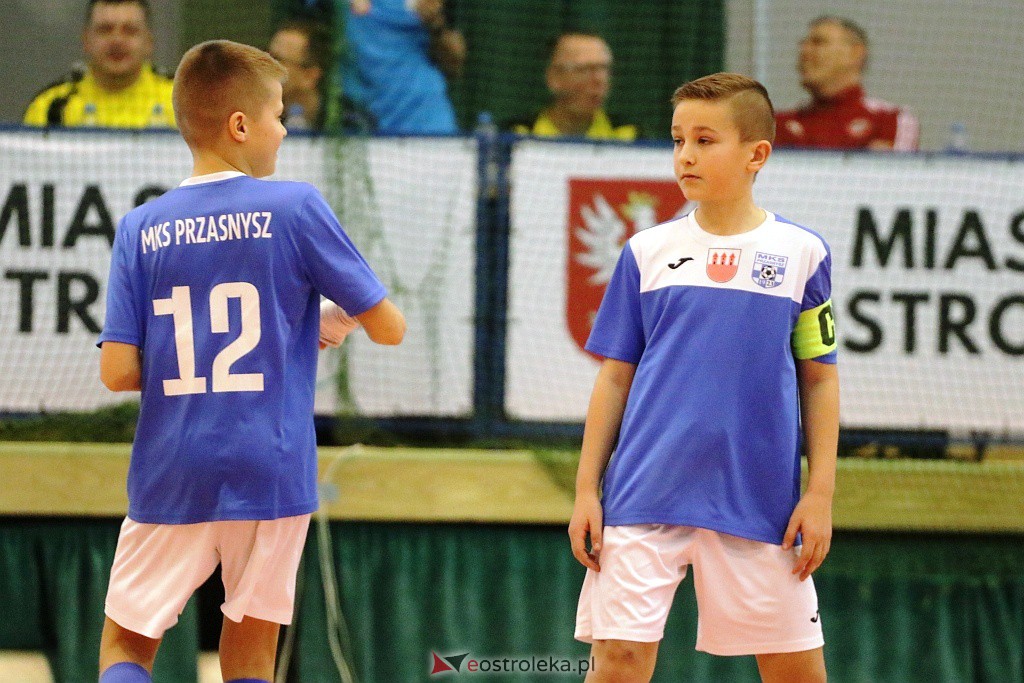 Otwarte Mistrzostwa Powiatu Ostrołęckiego w halowej piłce nożnej [18-19.12.2021] - zdjęcie #12 - eOstroleka.pl