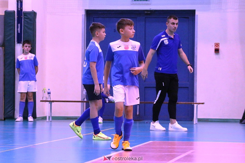 Otwarte Mistrzostwa Powiatu Ostrołęckiego w halowej piłce nożnej [18-19.12.2021] - zdjęcie #11 - eOstroleka.pl