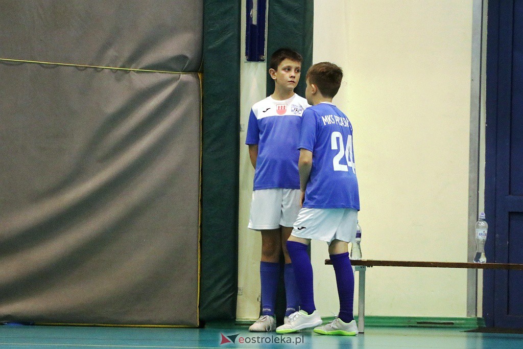 Otwarte Mistrzostwa Powiatu Ostrołęckiego w halowej piłce nożnej [18-19.12.2021] - zdjęcie #10 - eOstroleka.pl