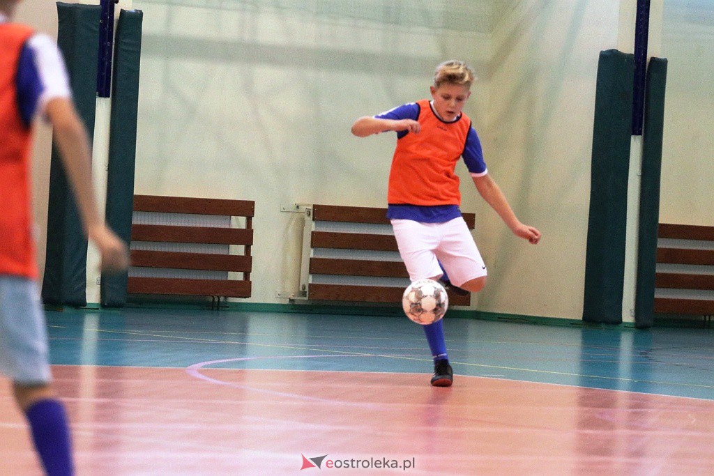 Otwarte Mistrzostwa Powiatu Ostrołęckiego w halowej piłce nożnej [18-19.12.2021] - zdjęcie #9 - eOstroleka.pl