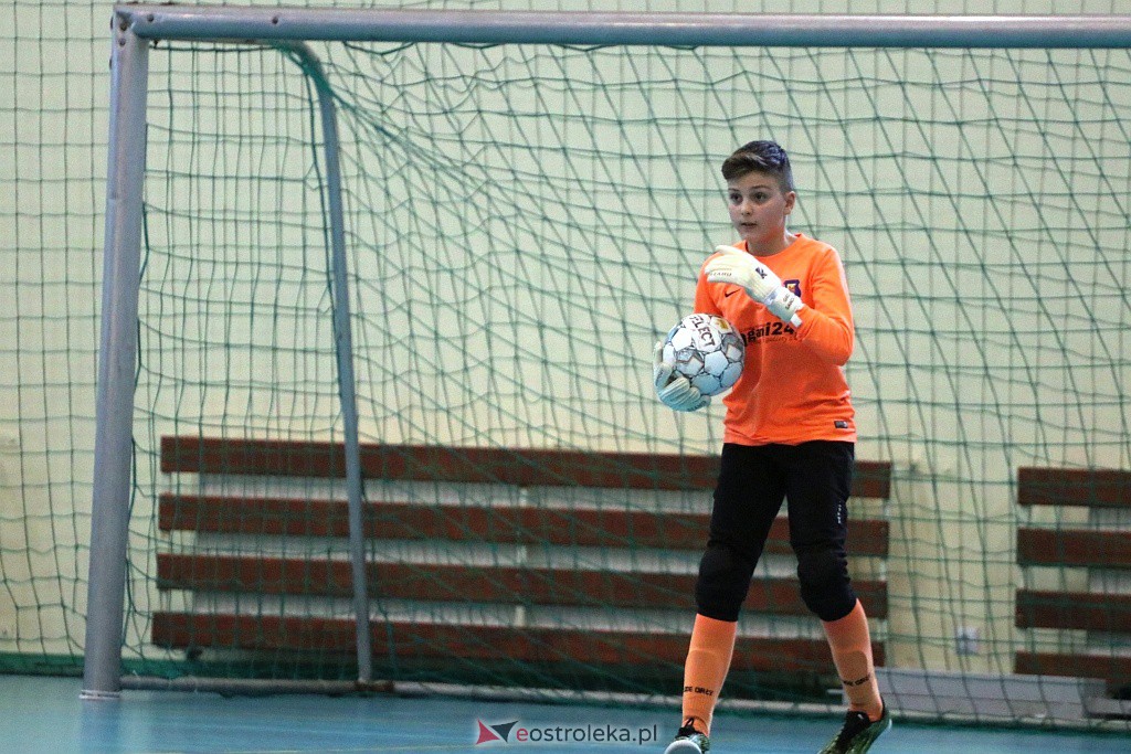 Otwarte Mistrzostwa Powiatu Ostrołęckiego w halowej piłce nożnej [18-19.12.2021] - zdjęcie #7 - eOstroleka.pl