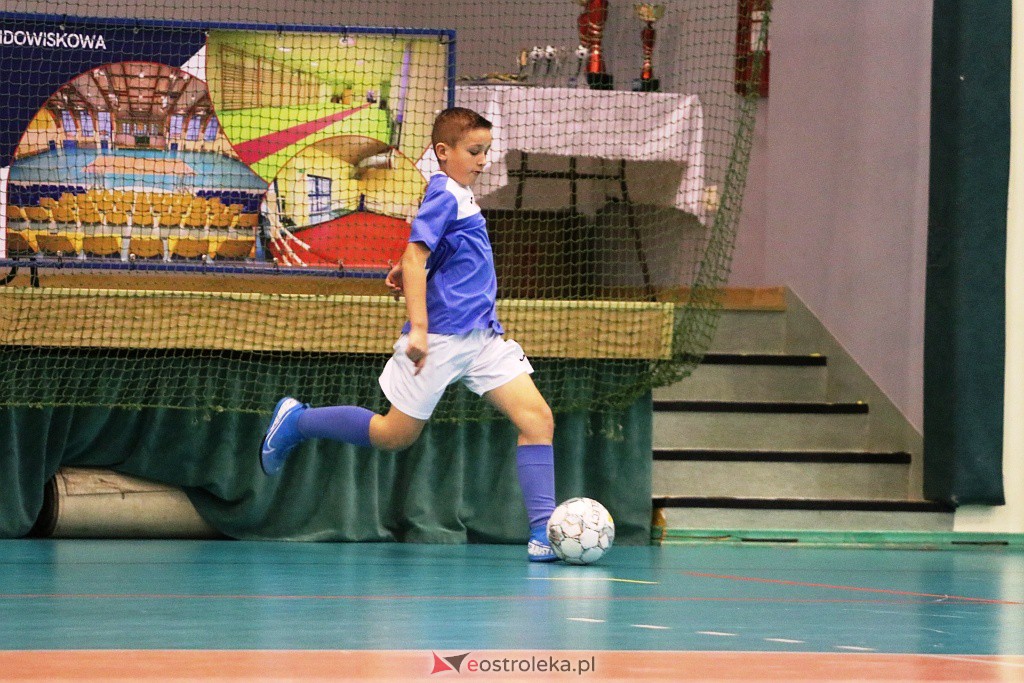 Otwarte Mistrzostwa Powiatu Ostrołęckiego w halowej piłce nożnej [18-19.12.2021] - zdjęcie #4 - eOstroleka.pl
