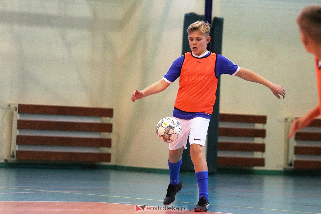 Otwarte Mistrzostwa Powiatu Ostrołęckiego w halowej piłce nożnej [18-19.12.2021] - zdjęcie #3 - eOstroleka.pl