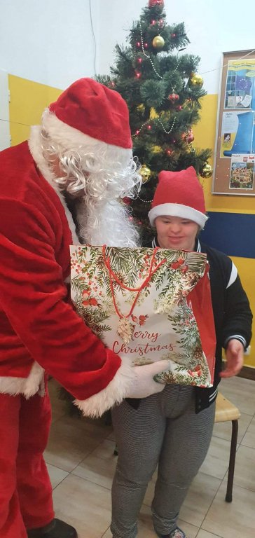 Blisko 500 prezentów trafiło do dzieci z miasta Ostrołęki oraz powiatu ostrołęckiego - zdjęcie #9 - eOstroleka.pl
