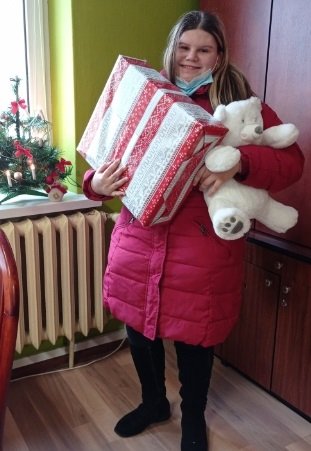 Blisko 500 prezentów trafiło do dzieci z miasta Ostrołęki oraz powiatu ostrołęckiego - zdjęcie #14 - eOstroleka.pl