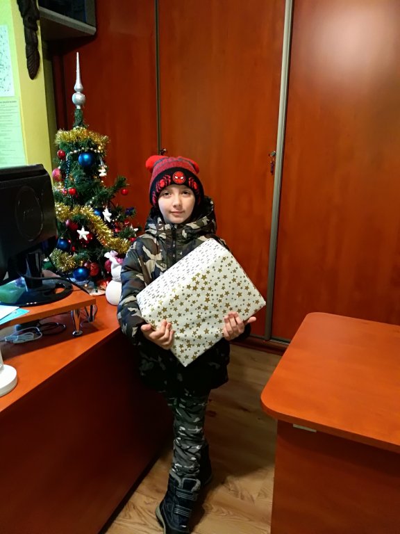 Blisko 500 prezentów trafiło do dzieci z miasta Ostrołęki oraz powiatu ostrołęckiego - zdjęcie #37 - eOstroleka.pl