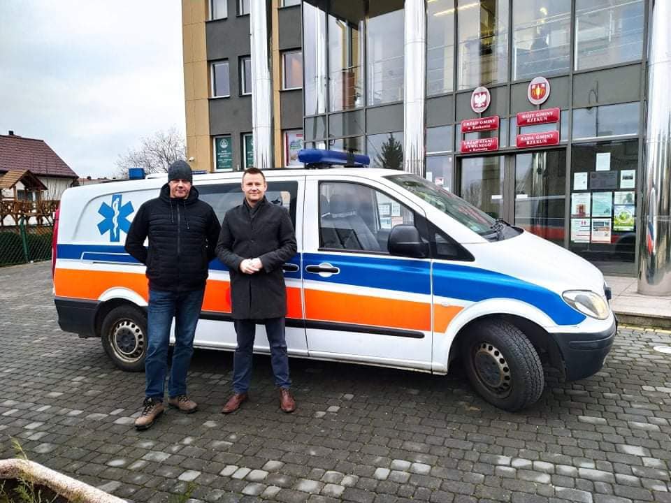 Strażacy ochotnicy z Rzekunia będą jeździli… karetką! [22.12.2021] - zdjęcie #6 - eOstroleka.pl