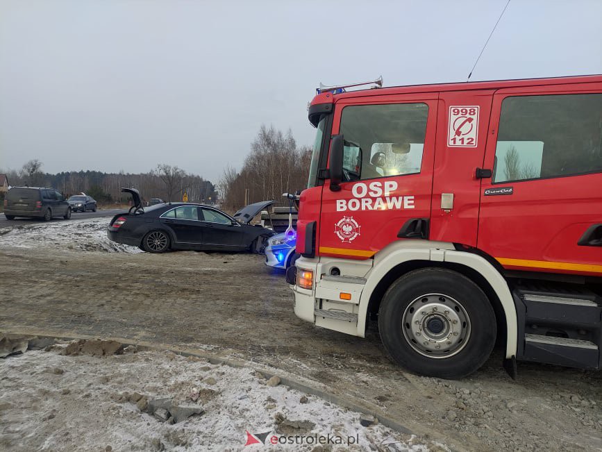 Wypadek na Goworowskiej przy przejeździe kolejowym [23.12.2021] - zdjęcie #1 - eOstroleka.pl