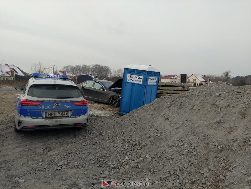 Wypadek na Goworowskiej przy przejeździe kolejowym [23.12.2021] - zdjęcie #6 - eOstroleka.pl