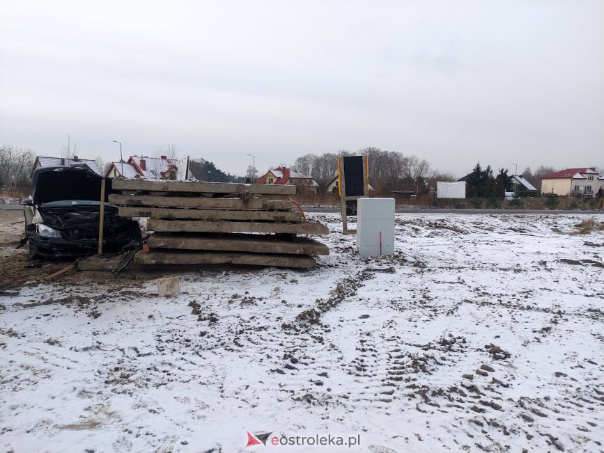 Wypadek na Goworowskiej przy przejeździe kolejowym [23.12.2021] - zdjęcie #8 - eOstroleka.pl