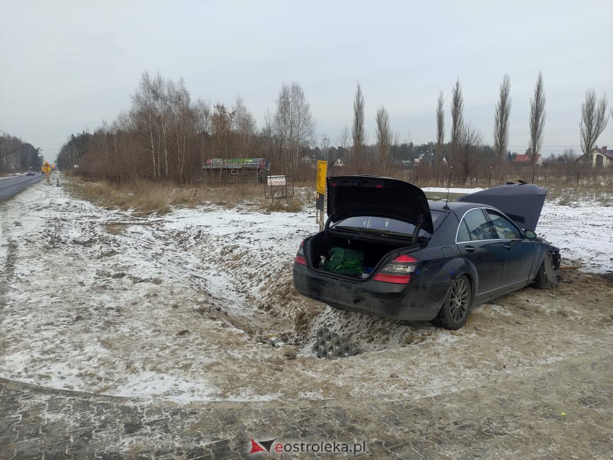 Wypadek na Goworowskiej przy przejeździe kolejowym [23.12.2021] - zdjęcie #11 - eOstroleka.pl