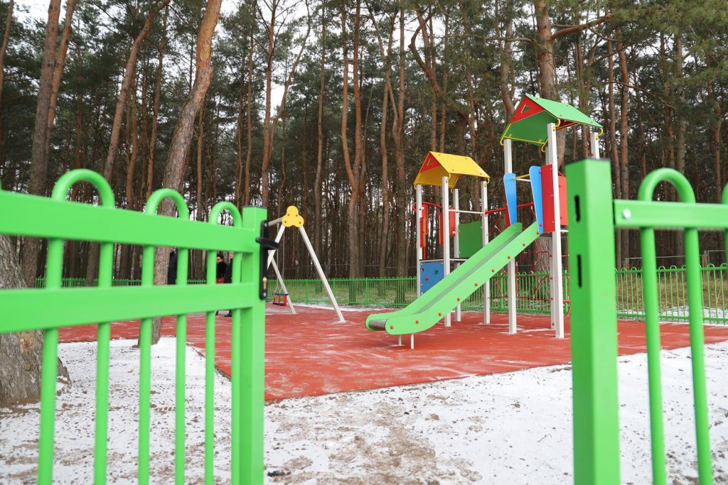 Plac zabaw na osiedlu Traugutta w nowej odsłonie [23.12.2021] - zdjęcie #11 - eOstroleka.pl