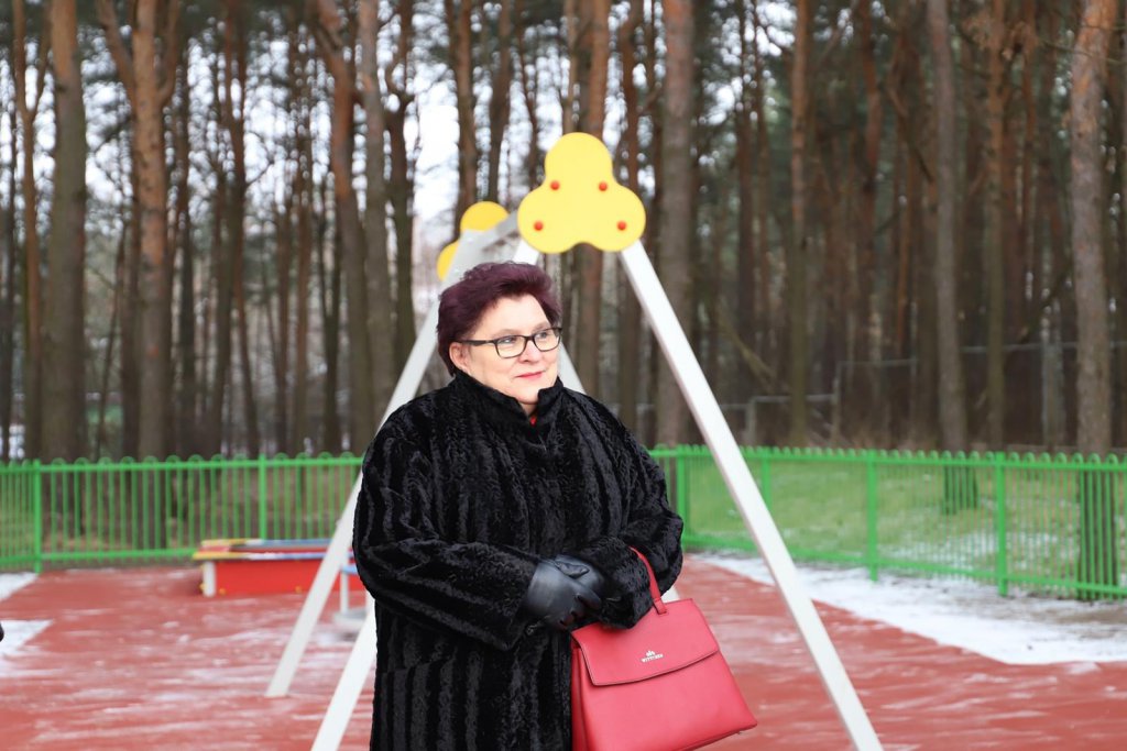 Plac zabaw na osiedlu Traugutta w nowej odsłonie [23.12.2021] - zdjęcie #4 - eOstroleka.pl