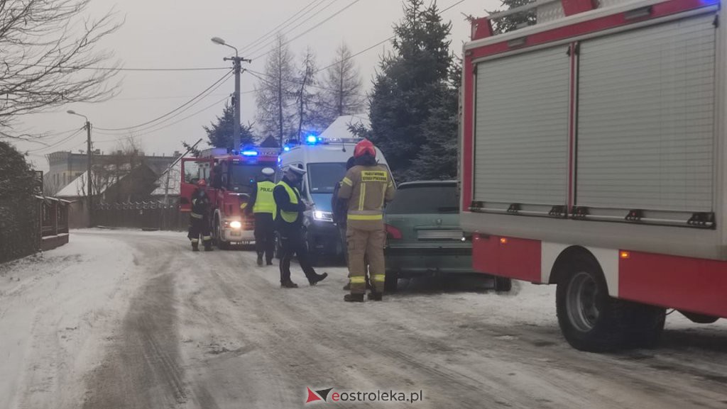 Kolizja po poślizgu osobówki w Tobolicach [24.12.2021] - zdjęcie #1 - eOstroleka.pl
