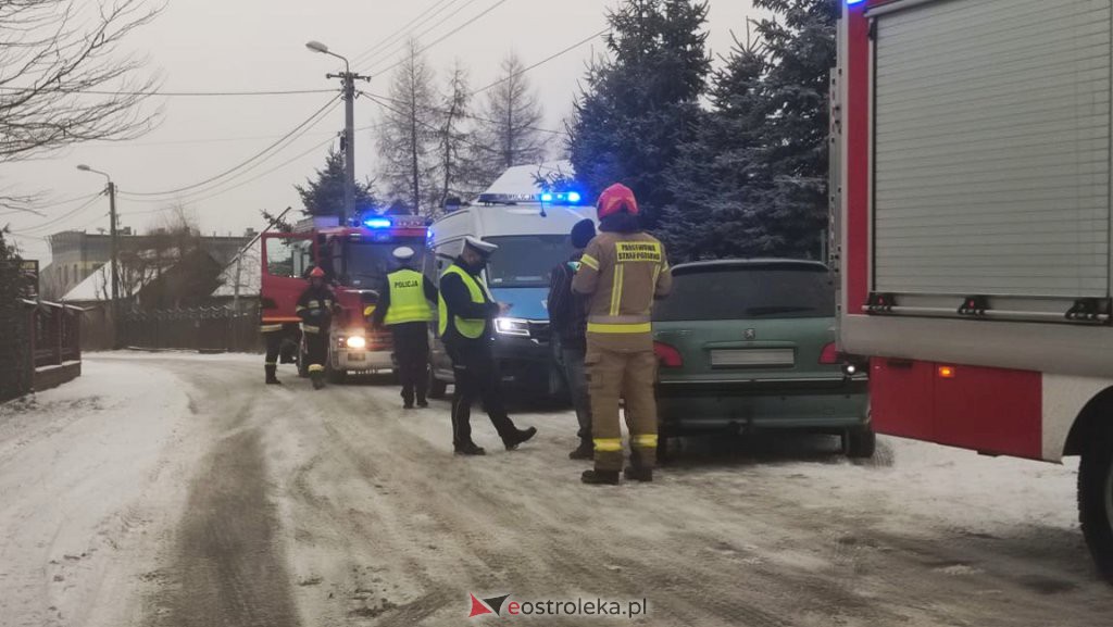Kolizja po poślizgu osobówki w Tobolicach [24.12.2021] - zdjęcie #3 - eOstroleka.pl