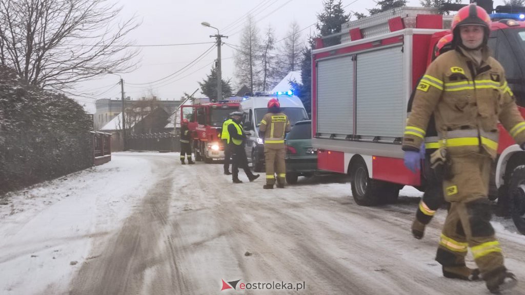 Kolizja po poślizgu osobówki w Tobolicach [24.12.2021] - zdjęcie #4 - eOstroleka.pl