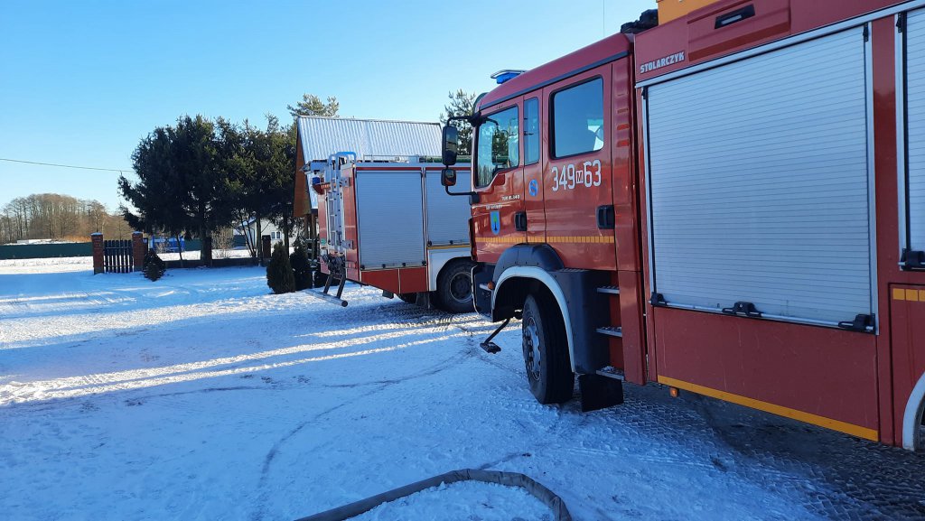 Pożar w Wachu. Interweniowało kilka jednostek strażackich [25.12.2021] - zdjęcie #4 - eOstroleka.pl