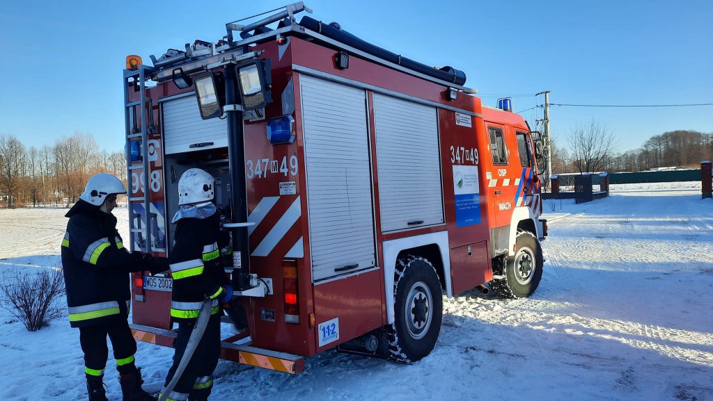 Pożar w Wachu. Interweniowało kilka jednostek strażackich [25.12.2021] - zdjęcie #7 - eOstroleka.pl