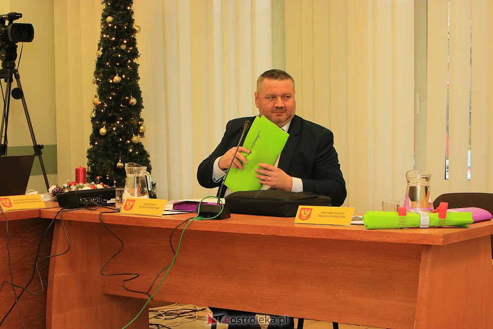 Budżetowa sesja Rady Miasta Ostrołęka [30.12.2021] - zdjęcie #1 - eOstroleka.pl