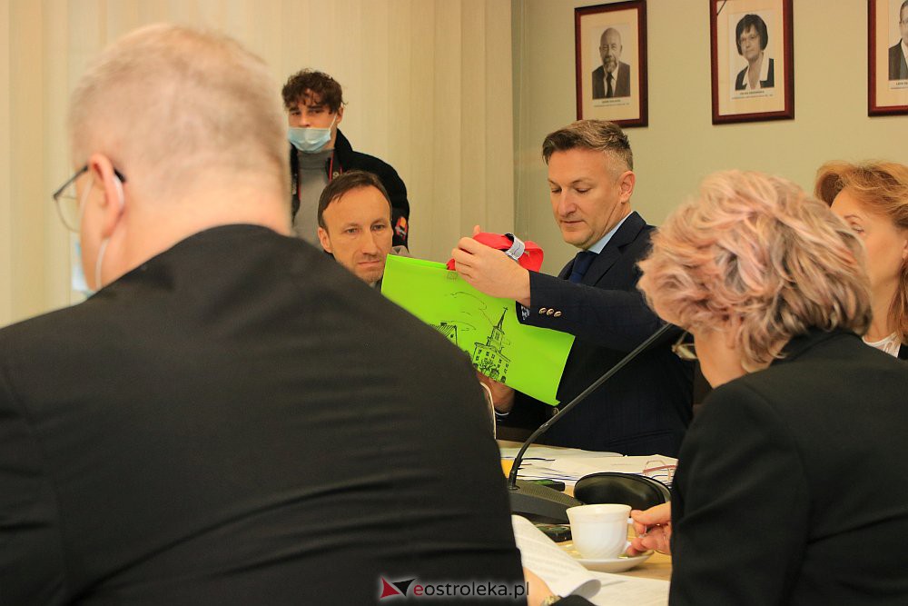 Budżetowa sesja Rady Miasta Ostrołęka [30.12.2021] - zdjęcie #30 - eOstroleka.pl