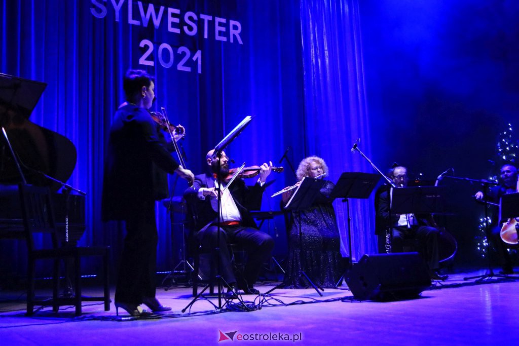 Koncert Sylwestrowy w Ostrołęckim Centrum Kultury [31.12.2021] - zdjęcie #28 - eOstroleka.pl