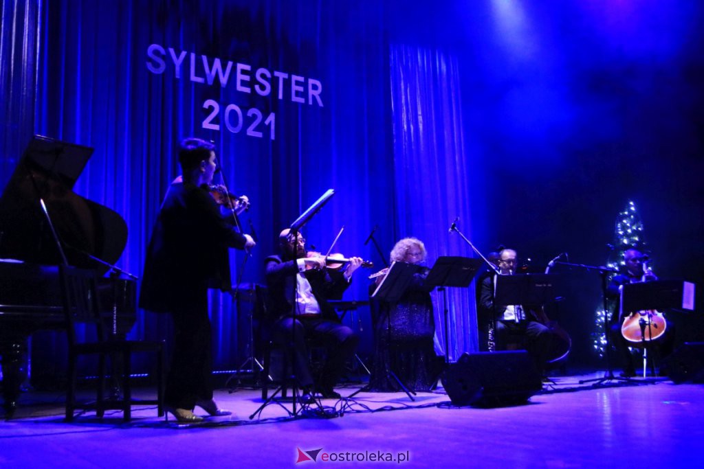 Koncert Sylwestrowy w Ostrołęckim Centrum Kultury [31.12.2021] - zdjęcie #31 - eOstroleka.pl