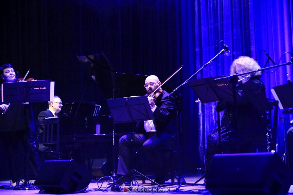 Koncert Sylwestrowy w Ostrołęckim Centrum Kultury [31.12.2021] - zdjęcie #21 - eOstroleka.pl
