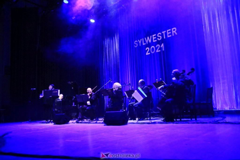 Koncert Sylwestrowy w Ostrołęckim Centrum Kultury [31.12.2021] - zdjęcie #41 - eOstroleka.pl