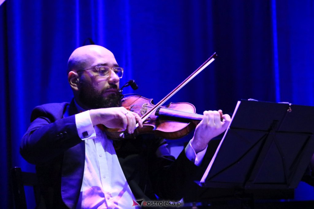 Koncert Sylwestrowy w Ostrołęckim Centrum Kultury [31.12.2021] - zdjęcie #15 - eOstroleka.pl