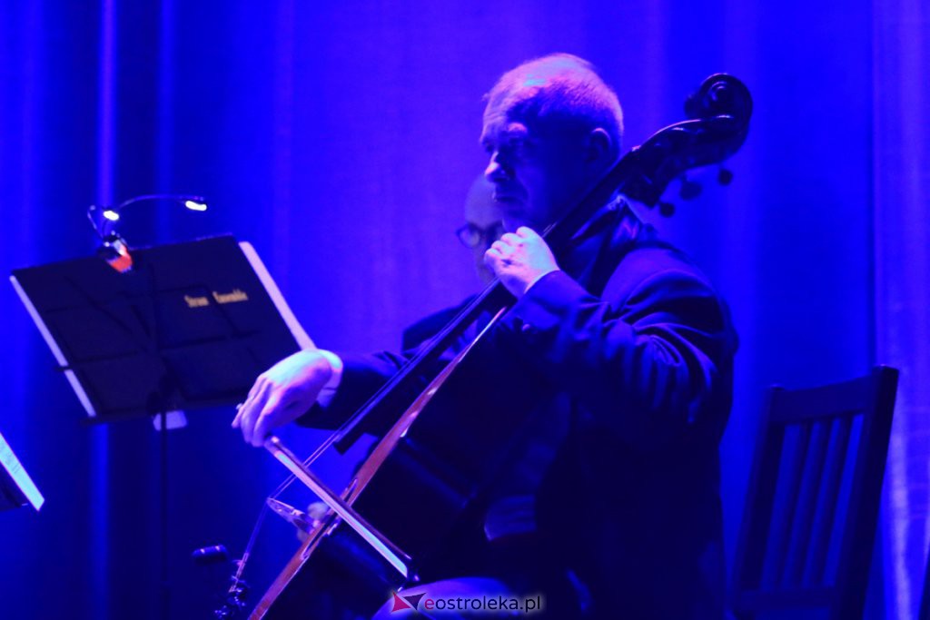 Koncert Sylwestrowy w Ostrołęckim Centrum Kultury [31.12.2021] - zdjęcie #11 - eOstroleka.pl