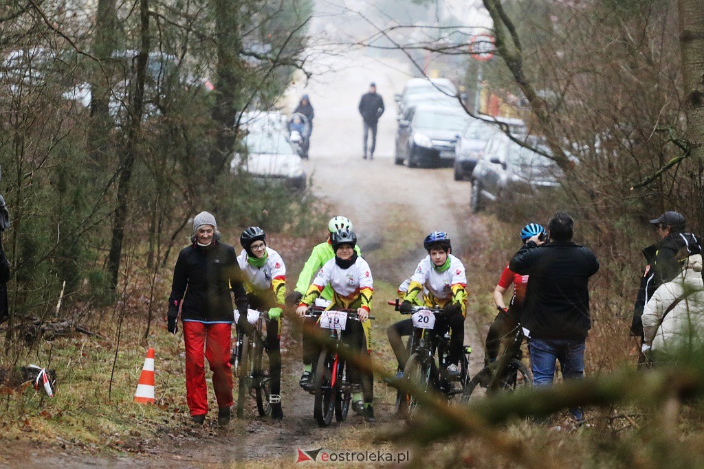 Noworoczny wyścig kolarski w Teodorowie [02.01.2022] - zdjęcie #14 - eOstroleka.pl