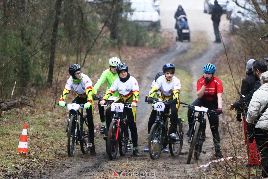 Noworoczny wyścig kolarski w Teodorowie [02.01.2022] - zdjęcie #19 - eOstroleka.pl