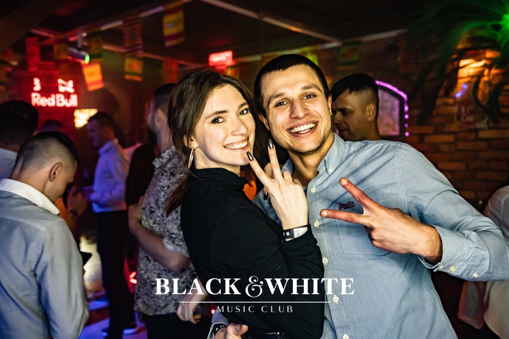 Koktajlowe święta w Clubie Black&White [07.01.2022] - zdjęcie #6 - eOstroleka.pl