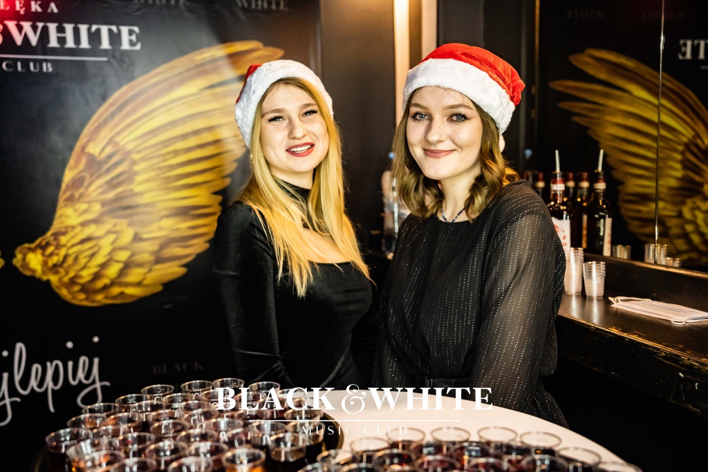 Koktajlowe święta w Clubie Black&White [07.01.2022] - zdjęcie #9 - eOstroleka.pl