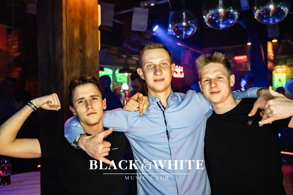 Koktajlowe święta w Clubie Black&White [07.01.2022] - zdjęcie #37 - eOstroleka.pl
