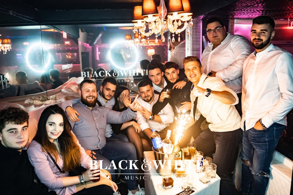 Koktajlowe święta w Clubie Black&White [07.01.2022] - zdjęcie #18 - eOstroleka.pl