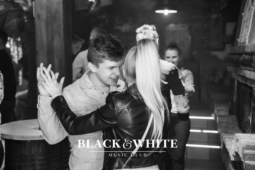 Koktajlowe święta w Clubie Black&White [07.01.2022] - zdjęcie #7 - eOstroleka.pl