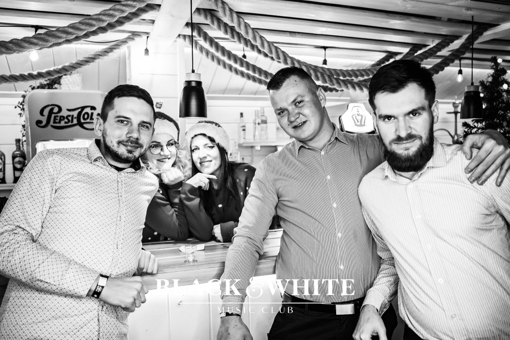 Koktajlowe święta w Clubie Black&White [07.01.2022] - zdjęcie #5 - eOstroleka.pl