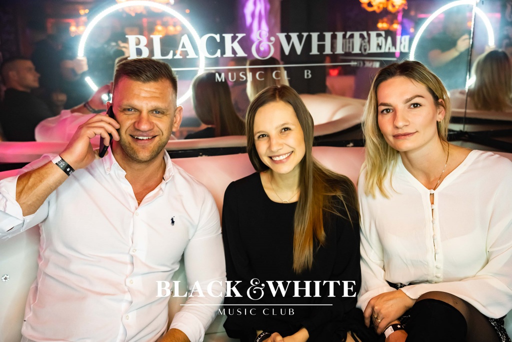 Koktajlowe święta w Clubie Black&White [07.01.2022] - zdjęcie #3 - eOstroleka.pl