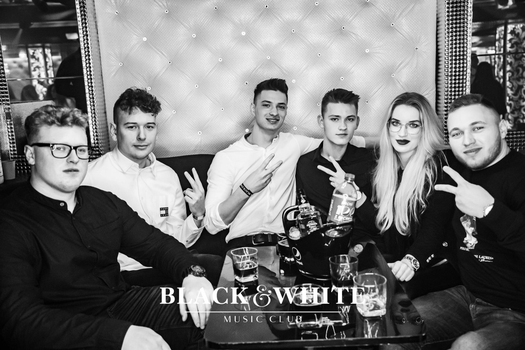 Koktajlowe święta w Clubie Black&White [07.01.2022] - zdjęcie #2 - eOstroleka.pl