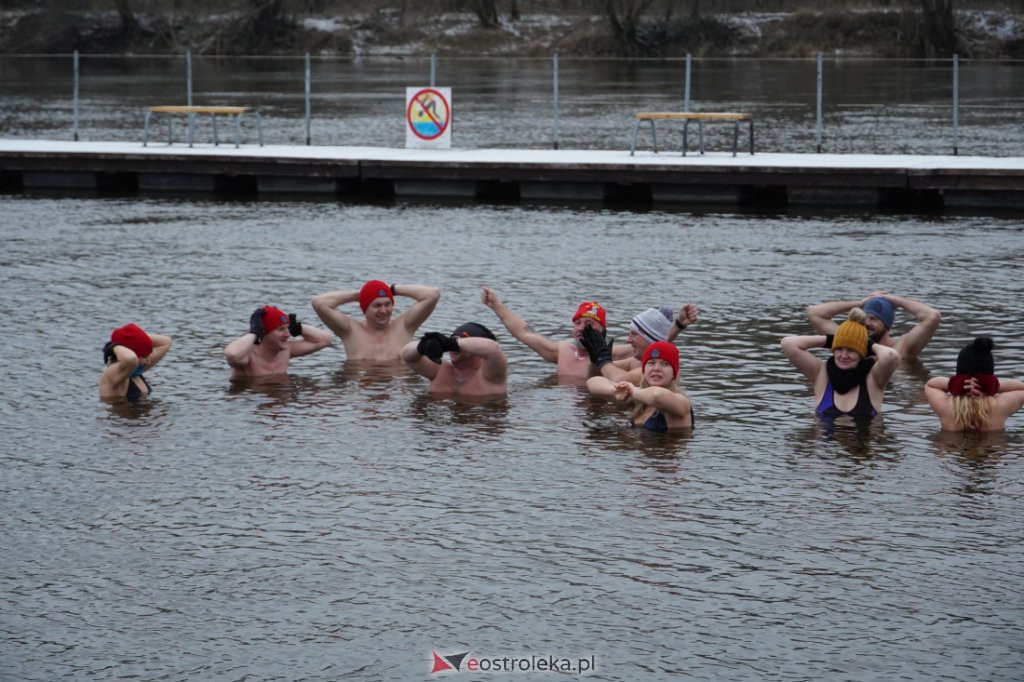 Kolejna kąpiel morsów w Narwi [08.01.2022] - zdjęcie #15 - eOstroleka.pl