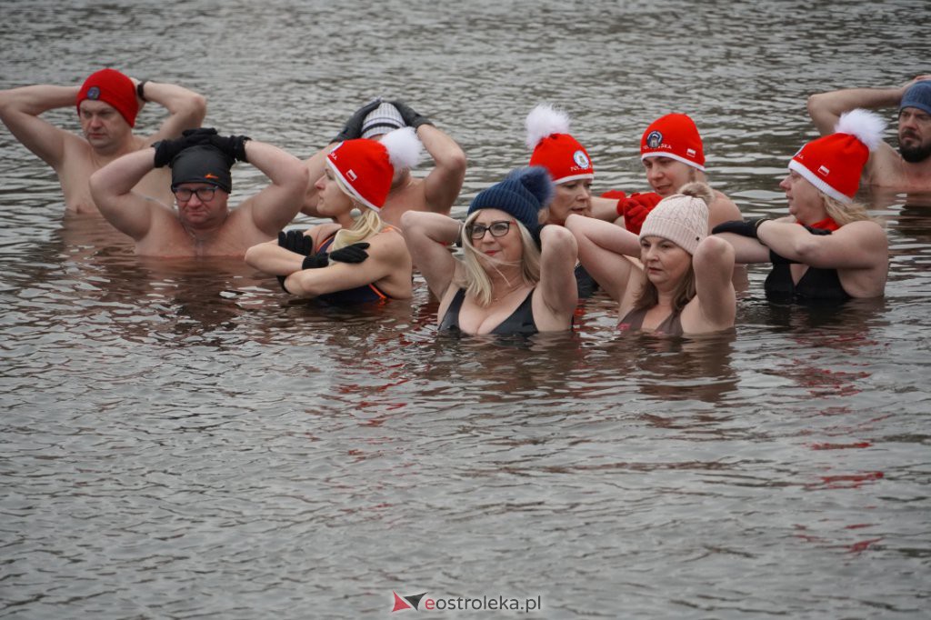 Kolejna kąpiel morsów w Narwi [08.01.2022] - zdjęcie #29 - eOstroleka.pl