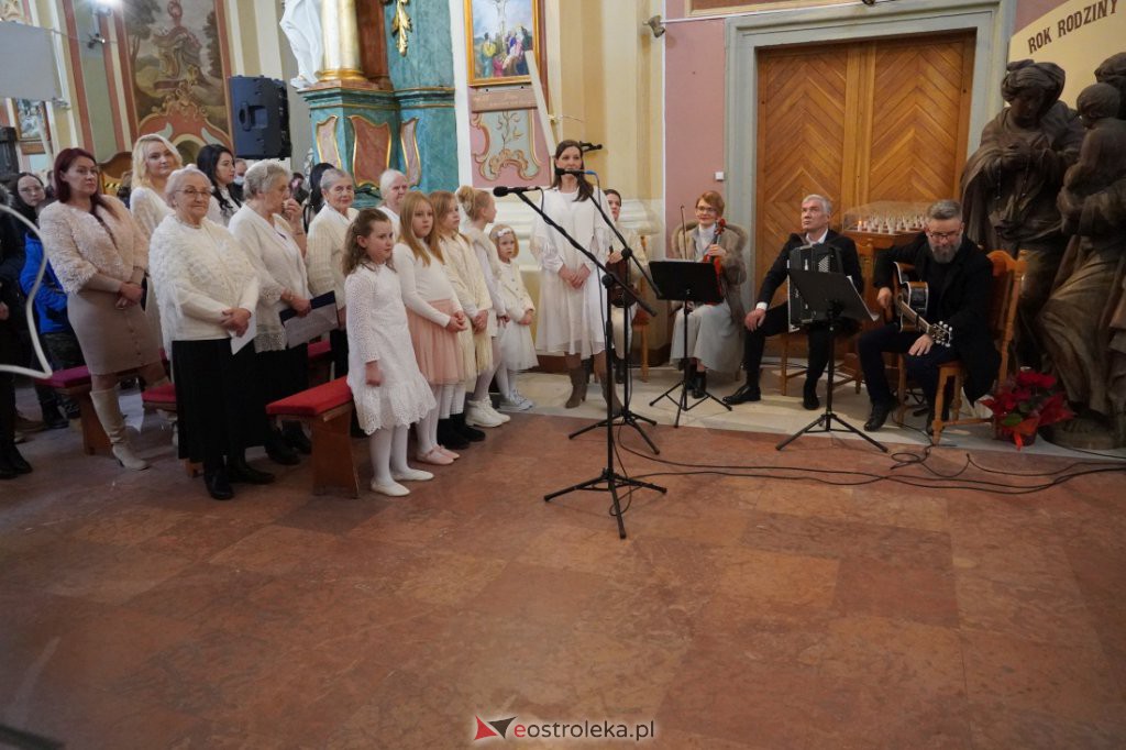 Koncert kolęd i pastorałek w Klasztorze [9.01.2022] - zdjęcie #14 - eOstroleka.pl